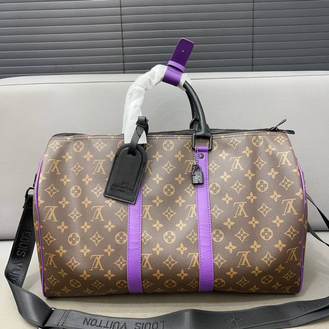 Louisvuitton 路易威登 Keepall 旅行袋 手提包袋 机场包 采用精湛镶嵌细工，实物拍摄 原厂原版面料 配送防尘袋 45 X 27 Cm。