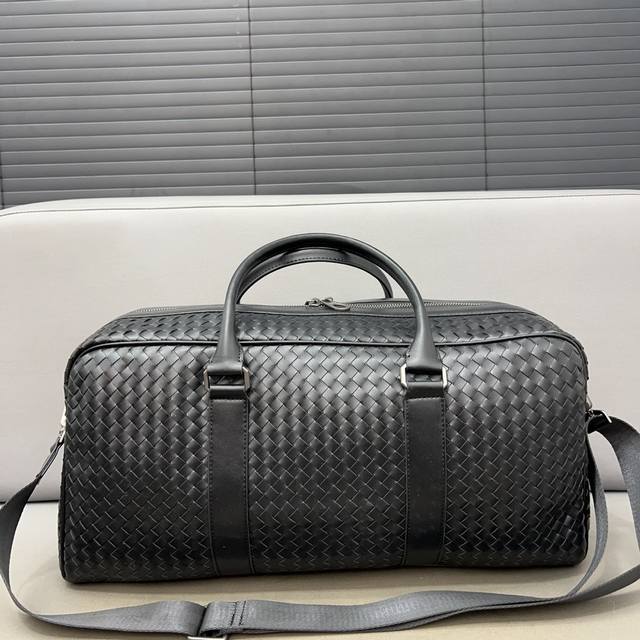 Bottega Veneta 葆蝶家bv手工编织男士旅行袋 机场包 手提包袋 采用精湛镶嵌细工，经典百搭 实物拍摄 原厂原版面料 配送防尘袋 48 X 24 C