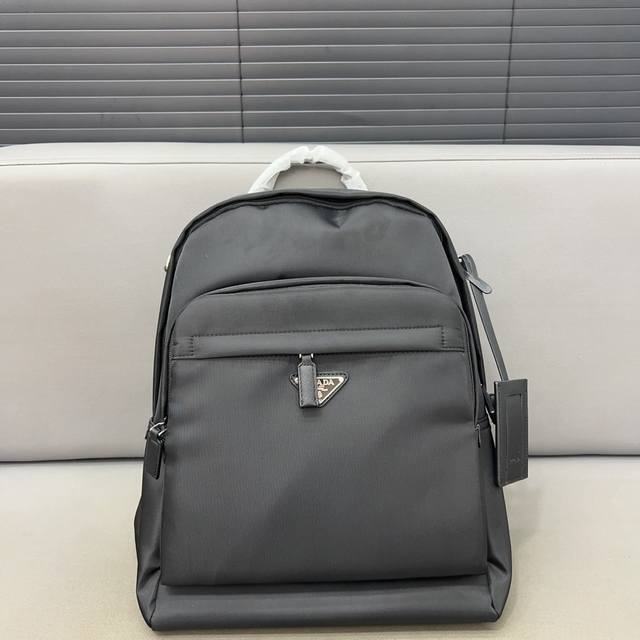 Prada 普拉达 Re-Nylon 尼龙布双肩包 背包 男女通用 原厂防水布材质 电镀五金 高端货 规格:32 X 41Cm - 点击图像关闭