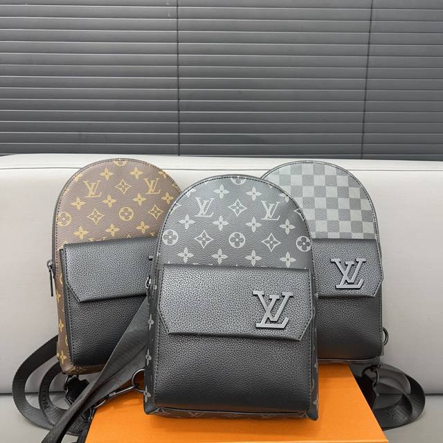 Louisvuitton 路易威登pilot系列胸包 斜挎包 男女通用单肩包 采用精湛镶嵌细工，经典百搭 实物拍摄 原厂原版面料 配送防尘袋 30 X 20 C