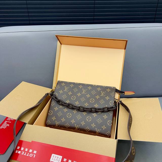 Louisvuitton 路易威登变色皮 改造包monogram 26号洗漱包 单肩包 手拿包 洗漱包采用精湛镶嵌细工，实物拍摄 原厂原版面料 M47542 配