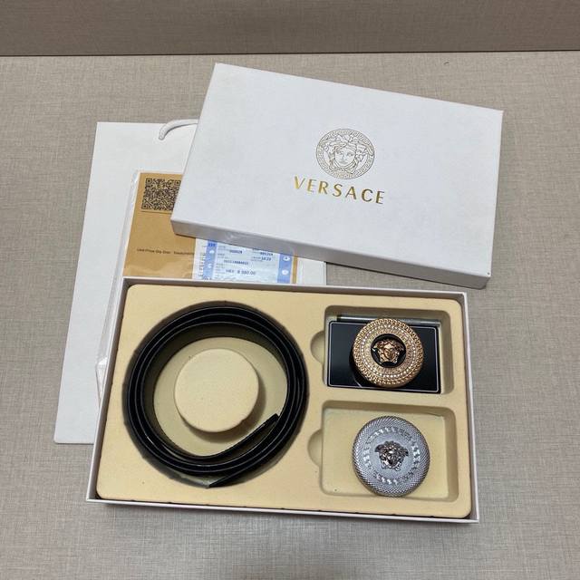 Versace精品款 ☆双扣礼盒套装 含礼盒 专柜有售 范思哲专柜在售正品 此款采用头层牛皮制作 走线油边细致 正品开模 搭配广州原版扣经久耐用、3.8Cm规格