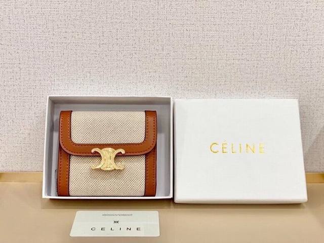 Celine 66885颜色 白色尺寸 11*10*5Celine短式钱包非常炫美的一个系列，专柜同步，采用头层牛皮，精致时尚！