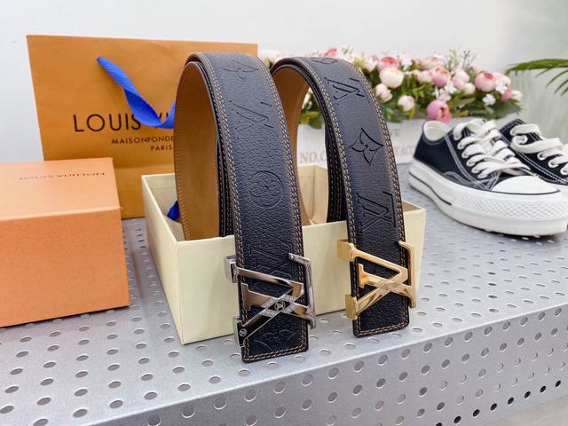 路易威登louis Vuitton 法国 专柜品质 官网同步 宽度3.8Cm 精美钢扣头 原版意大利双面进口小牛皮原版花纹 手感极佳 上身郊果棒 商务休闲两用