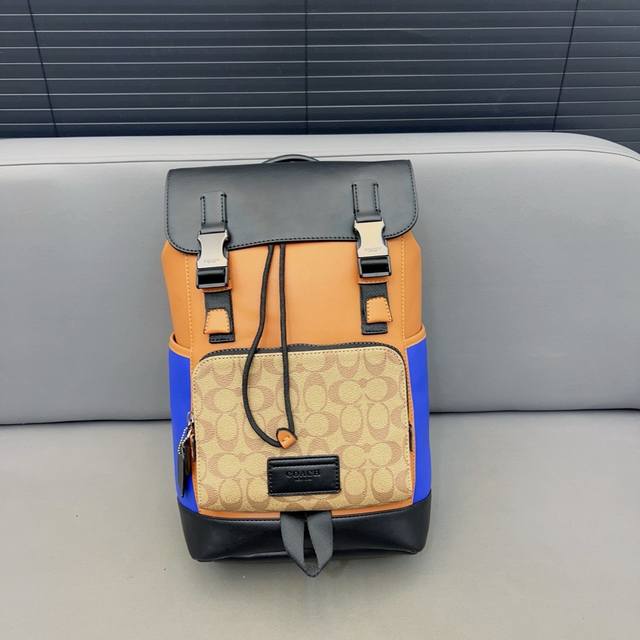 Coach 蔻驰track翻盖抽绳双肩包 男女通用背包 登山包 旅行书包 经典百搭 采用原版面料 实物拍摄 配送防尘袋 28 X 40 Cm。