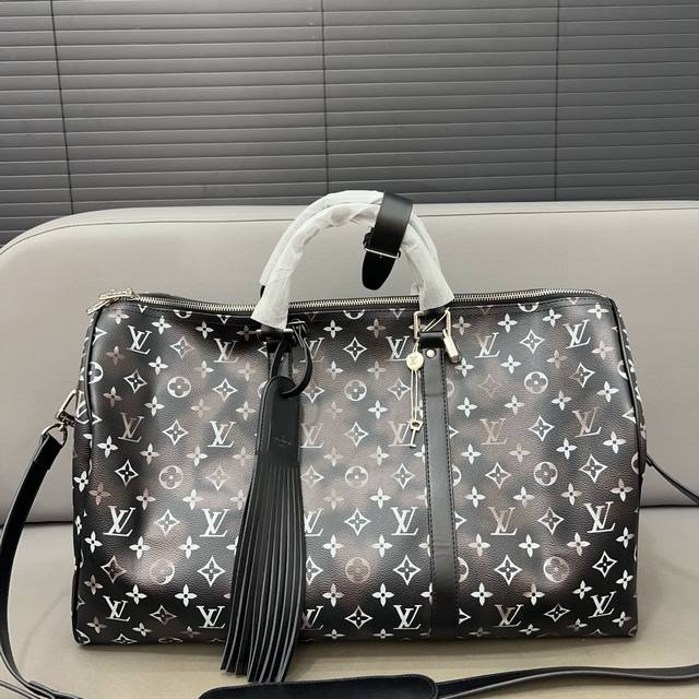 Louisvuitton 路易威登 Keepall旅行袋 手提包袋 机场包 采用精湛镶嵌细工，实物拍摄 原厂原版面料 配送 防尘袋 50 X 29Cm。