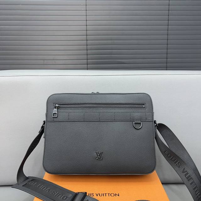 Louisvuitton 路易威登牛皮相机包 手提单肩斜挎背包 男女通用 明星单品 采用精湛镶嵌细工，经典百搭 实物拍摄 原厂原版面料 配送防尘袋 22 X 2