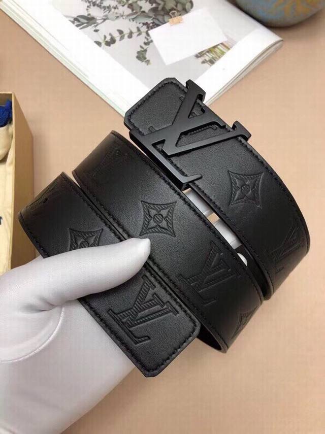 Lv：路易威登 Louis Vuitton 正版开模 此款腰带双面采用意大利原厂定制进口牛皮带身 精密电镀标志性五金搭扣 对版专柜足宽40Mm - 点击图像关闭