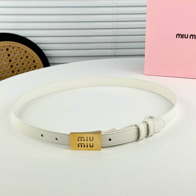 Miumiu小腰带、2Cm。裙装裤装搭配起来！精致优雅，不撞款！