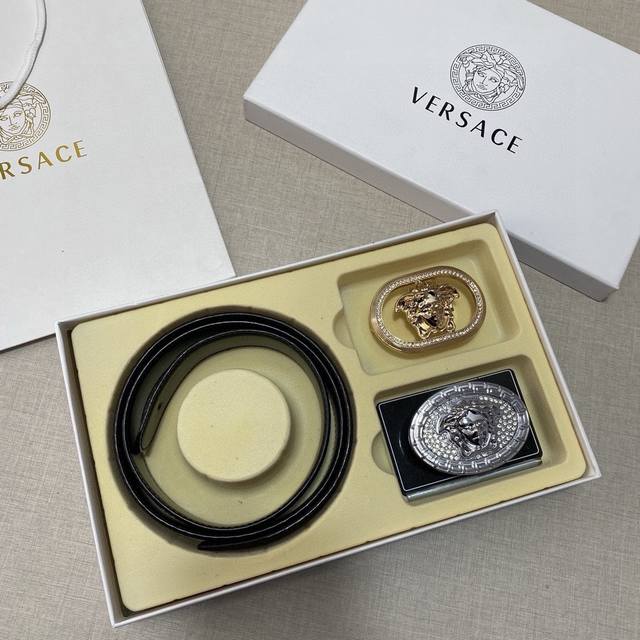 Versace精品款 ☆双扣礼盒套装 含礼盒 专柜有售 范思哲专柜在售正品 此款采用头层牛皮制作 走线油边细致 正品开模 搭配广州原版扣经久耐用、3.8Cm规格