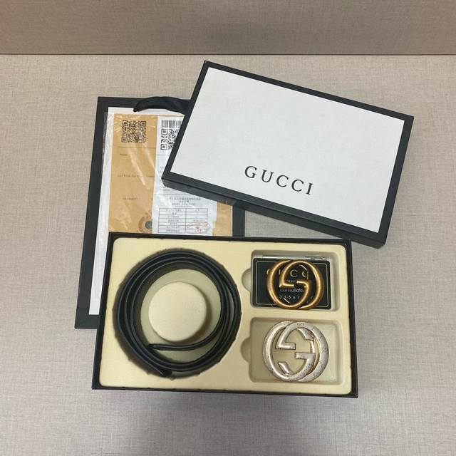 古驰gucci精品款 ☆双扣礼盒套装 含礼盒 专柜有售 Gucci专柜在售正品 此款采用头层牛皮制作 走线油边细致 正品开模 搭配广州原版扣经久耐用、3.8Cm