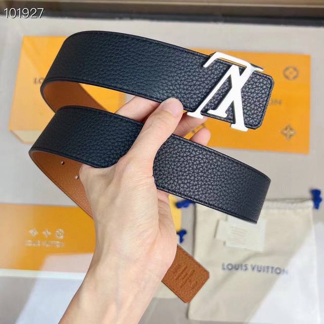 路易威登louis Vuitton 法国 专柜品质 官网同步 宽度3.8Cm 精美钢扣头 原版意大利双面进口小牛皮原版花纹 手感极佳 上身郊果棒 商务休闲两用