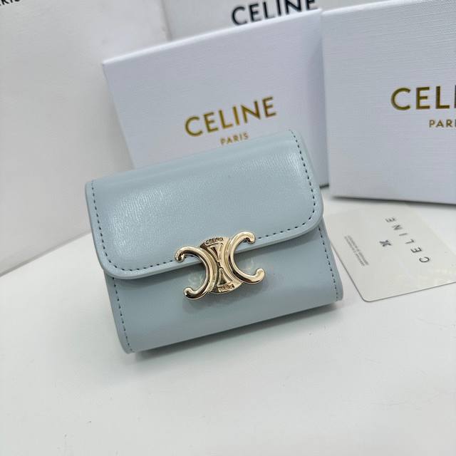 Celine 16332颜色 灰 蓝 棕尺寸 11*10*5新款凯旋门2 件套，Celine短式钱包非常炫美的一个系列，专柜同步，采用头层牛皮，精致时尚！