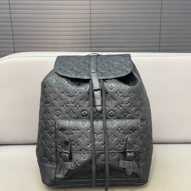 Louisvuitton 路易威登 Christopher Slim 双肩包 男士印花背包 电脑包经典logo搭配原厂工艺材质 休闲百搭采用精湛镶嵌细工，实物拍