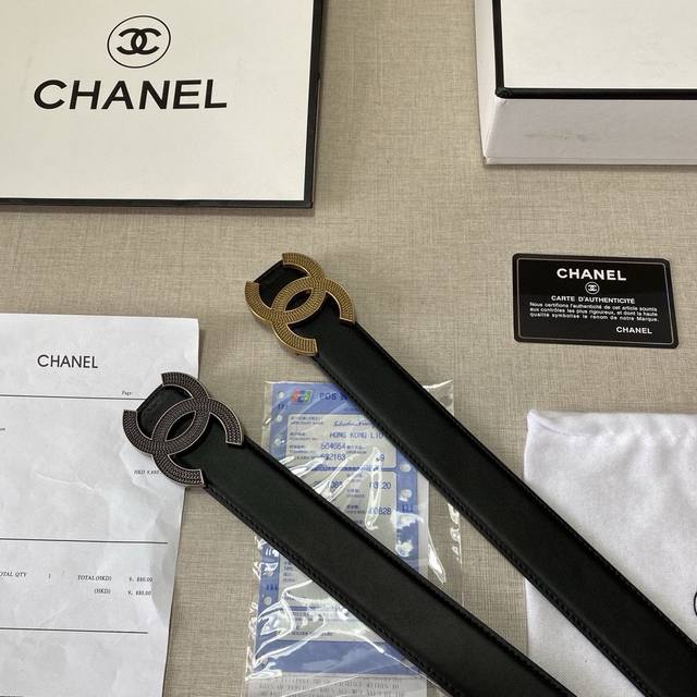 品牌：香奈儿chanel 等级：女士皮带.定制头层皮.双面可用。油边精致、官网同步新款 配专柜全套包装 送打眼 长度不裁剪 扣头：广州原版扣 不褪色 长度：90