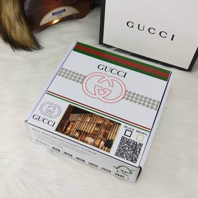 认准图片代购包装 批 配全套图中代购包装 品牌：Gucci代购品 扣头材质：100%双色纯钢扣 带身材质正面：38Mm宽度进口平纹牛皮腰带专柜正品同售，纯钢质五