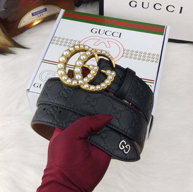 认准图片代购包装 批 配全套图中包装 品牌：Gucci 扣头材质：100%双色纯铜扣 带身材质正面：38Mm宽度头层牛皮压纹腰带专柜正品同售，纯铜真空纳米电镀珍