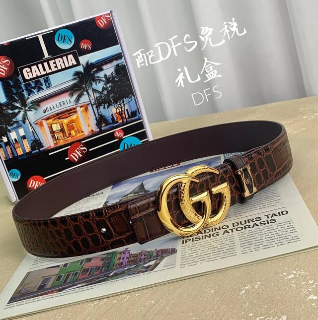 Made In Italy 批 配全套专柜包装 品牌：Gucc 扣头材质：精品实心扣 产品详情：配dfs全套包装 G古驰 头层牛皮压动物纹带身搭配古驰亮面小花扣