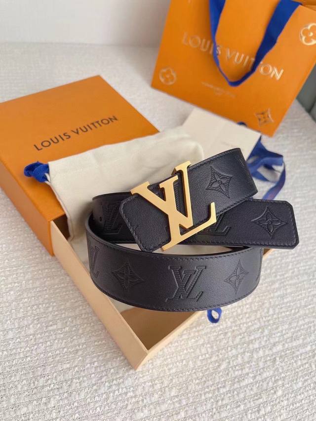 路易威登louis Vuitton 法国 专柜品质 官网同步 宽度3.8Cm 精美钢扣头 原版意大利双面进口小牛皮原版花纹 手感极佳 上身郊果棒 商务休闲两用