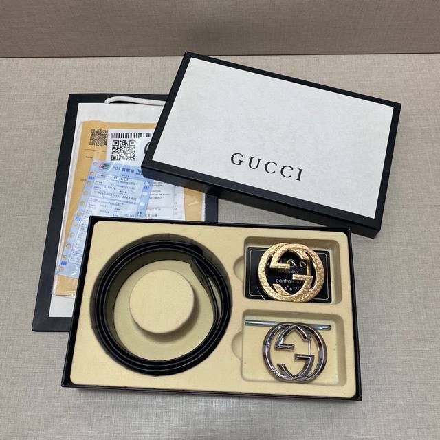 古驰gucci精品款 ☆双扣礼盒套装 含礼盒 专柜有售 Gucci专柜在售正品 此款采用头层牛皮制作 走线油边细致 正品开模 搭配广州原版扣经久耐用、3.8Cm