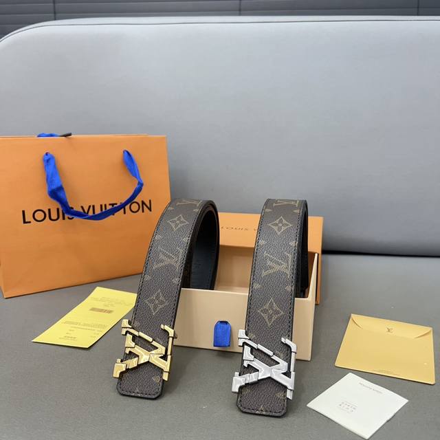 Louisvuitton 路易威登 牛皮腰带 男士经典款皮带 时装搭配必备款 优质合金扣头 采用原厂牛皮带身 机械打孔 高品质全套包装 礼盒 礼袋 小票