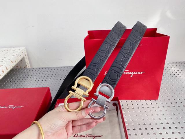 米兰时装周新款 正品有售ferragamo 菲拉格慕 Italy专柜在售正品 此款采用原單纹制作 走线油边细致 正品开模 搭配原版gancio五金 3.5Cm规