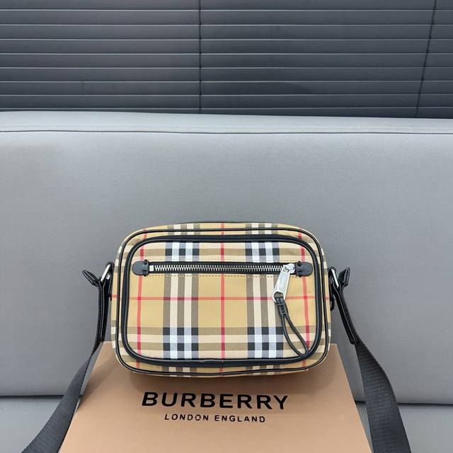 Burberry 巴宝莉 Vintage相机包 男女通用单肩斜挎包 经典logo搭配原厂工艺材质 休闲百搭 采用精湛镶嵌细工，实物拍摄 原厂原版面料 配送小票