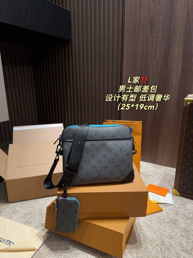 Louis Vuitton 路易威登 拼色新款m69443 Trio 邮差包由 Monogram Eclipse 帆布与 Monogram Eclipse Re