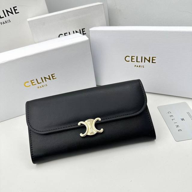 Celine A04颜色 黑色尺寸 19*10.5*3.5Celine 专柜同步，专柜品质顶级进口牛皮 海外订制钥匙扣五金 做工油边精湛