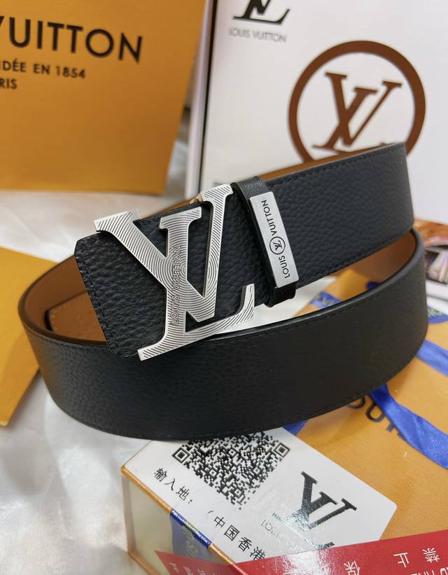 皮带：Lv..路易..威登顶级复刻. 腰带：原单品质百分百头层牛皮，保证真皮。雕花设计.真空电镀.永不掉色.24K纯钢扣进口头层荔枝纹小牛皮系列双面可用专柜同等