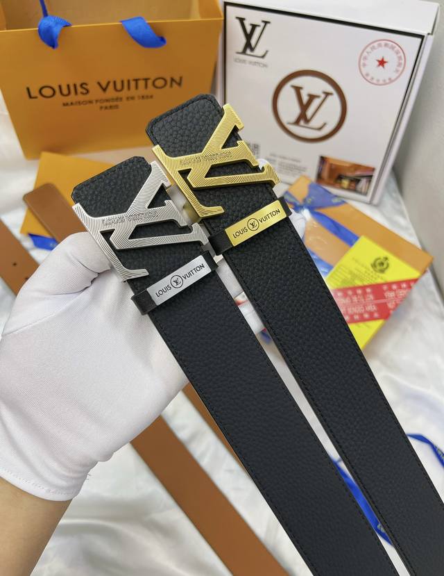 皮带：Lv..路易..威登顶级复刻. 腰带：原单品质百分百头层牛皮，保证真皮。雕花设计.真空电镀.永不掉色.24K纯钢扣进口头层荔枝纹小牛皮系列双面可用专柜同等