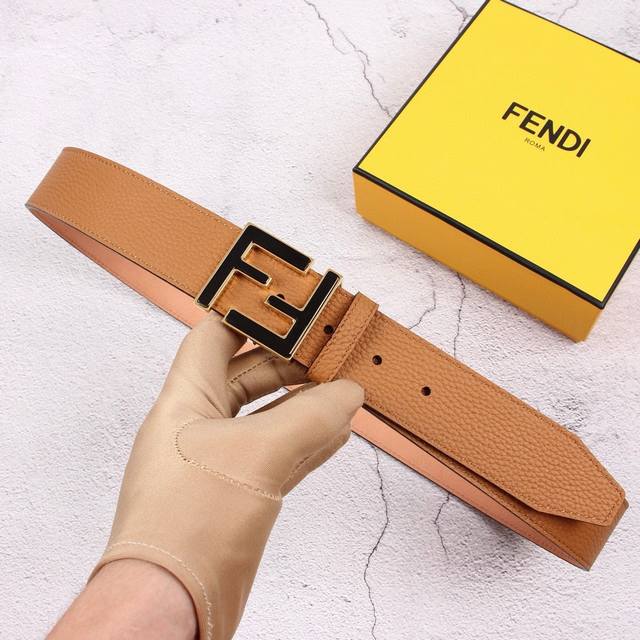 Fendi 芬迪 专柜同款 宽40Mm 男士时尚休闲腰带 原版荔枝纹面+头层磨砂底 顶级做工，搭配标志ff搭扣，奢华时尚休闲 原单品质。