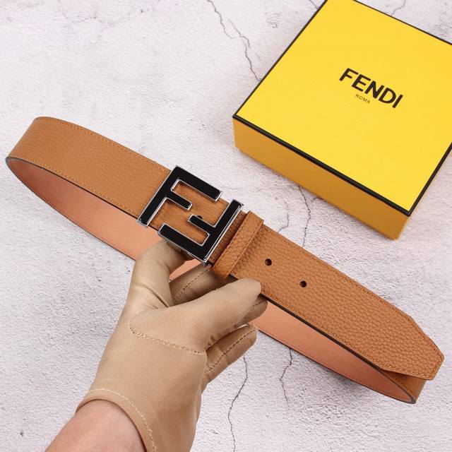 Fendi 芬迪 专柜同款 宽40Mm 男士时尚休闲腰带 原版荔枝纹面+头层磨砂底 顶级做工，搭配标志ff搭扣，奢华时尚休闲 原单品质。