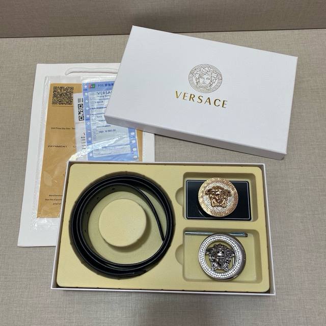 Versace精品款 ☆双扣礼盒套装 含礼盒 专柜有售 范思哲专柜在售正品 此款采用头层牛皮制作 走线油边细致 正品开模 搭配广州原版扣经久耐用、3.8Cm规格