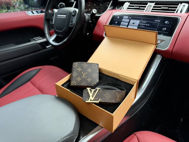 钢扣 高端货 “ Louis Vuitton”Lv腰带。路易威登男士爆款腰带 采用头层牛皮材质。礼盒 礼品袋 发票 海关贴自用送礼都很好的一款不知道腰围的报身高 - 点击图像关闭