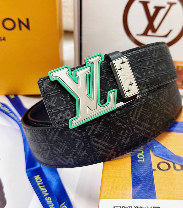 皮带：Lv..路易..威登顶级复刻. 腰带：原单品质百分百头层牛皮，保证真皮。边框叠色工艺.真空电镀.永不掉色.24K纯钢扣头层特种海豹皮双面可用专柜同等质量，