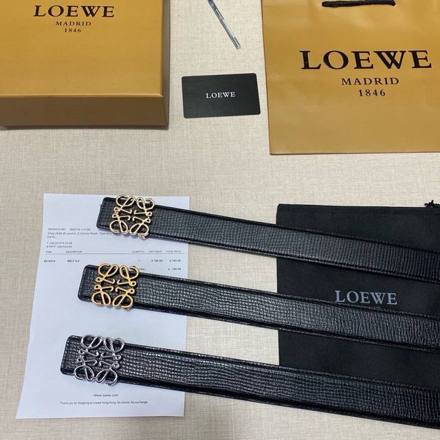 品牌：罗意威loewe。 仿铜扣 等级：原单私货.进口头层牛皮黑底，专柜售、堪比正品！油边精致 电脑车线 手感柔软.实物拍摄无修饰 上身效果超好、长度不可裁剪.