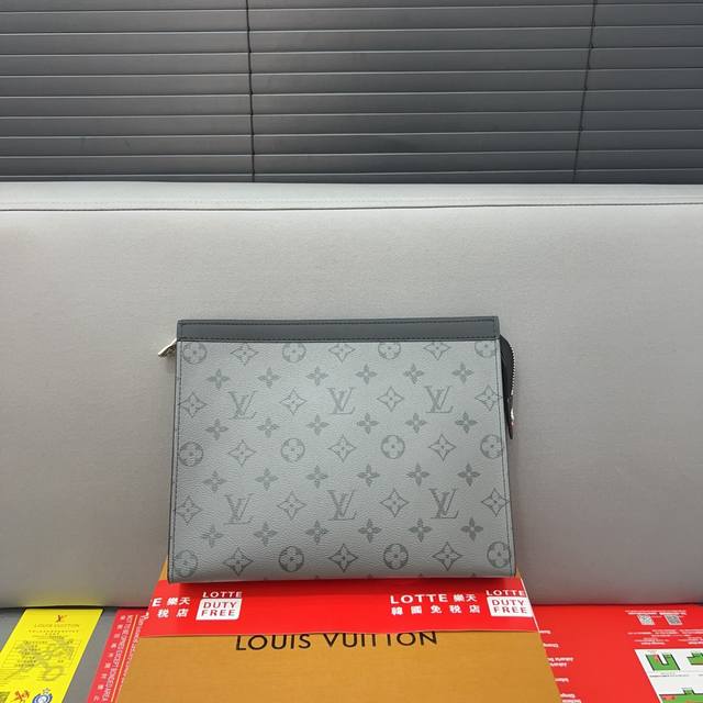 Louisvuitton 路易威登 Pochette Voyage 手袋男士手拿包 洗漱包 采用精湛镶嵌细工，实物拍摄 原厂原版面料 配送 精品礼盒 27 X