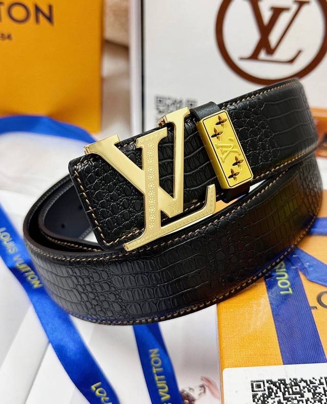 皮带：Lv..路易..威登顶级复刻. 腰带：原单品质百分百进口原厂头层牛皮，保证真皮。雕花镂空工艺.真空电镀.永不掉色.24K纯钢扣头层小牛皮荔枝纹双面两用专柜