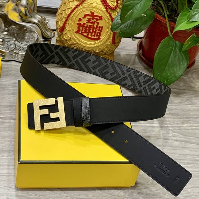 Fendi 芬迪 专柜同款 宽4.0Cm 双环正反用腰带 Ff按钉搭扣 双色cuoio Romano皮革材质 反面面料带有烟草黄和黑色ff图案 黑色珐琅金属饰面