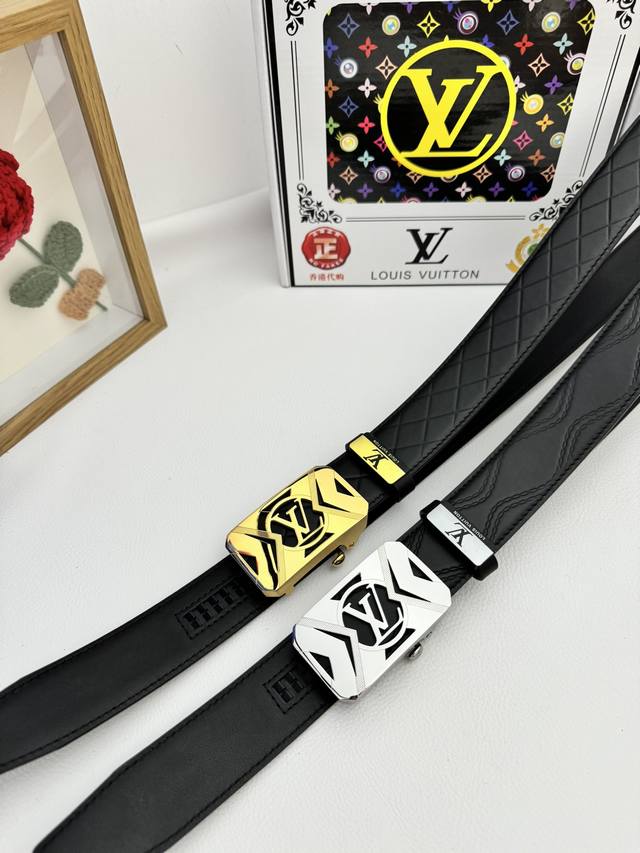 品名：Lv..路易..威登自动带 材质：原单牛皮腰带 百分百头层牛皮腰带保证真皮，24K纯钢扣，专柜原单品质、做工精细，时尚大牌，送人自用首选 包装： 请认准如