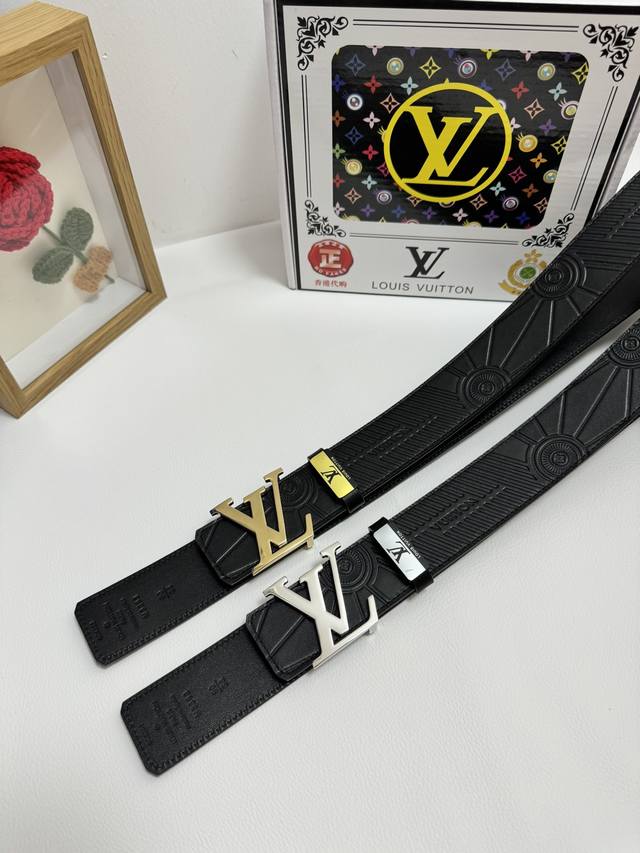 品名：Lv..路易..威登 材质：原单牛皮腰带 百分百头层牛皮腰带保证真皮，24K纯钢扣，专柜原单品质、做工精细，时尚大牌，送人自用首选 包装： 请认准如图专柜