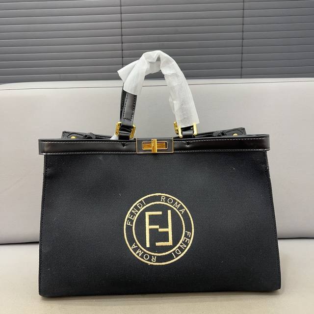 Fendi 芬迪 Fendace胶囊托特包 手提包公文包 经典logo搭配原厂工艺材质 休闲百搭 采用精湛镶嵌细工，实物拍摄 原厂原版面料 配送防尘袋 40 X