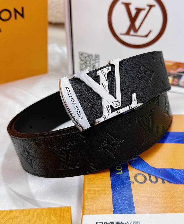 皮带：Lv..路易..威登顶级复刻. 腰带：原单品质百分百头层牛皮，保证真皮。雕花设计.真空电镀.永不掉色.24K纯钢扣头层小牛皮荔枝纹印花系列双面可用专柜同等