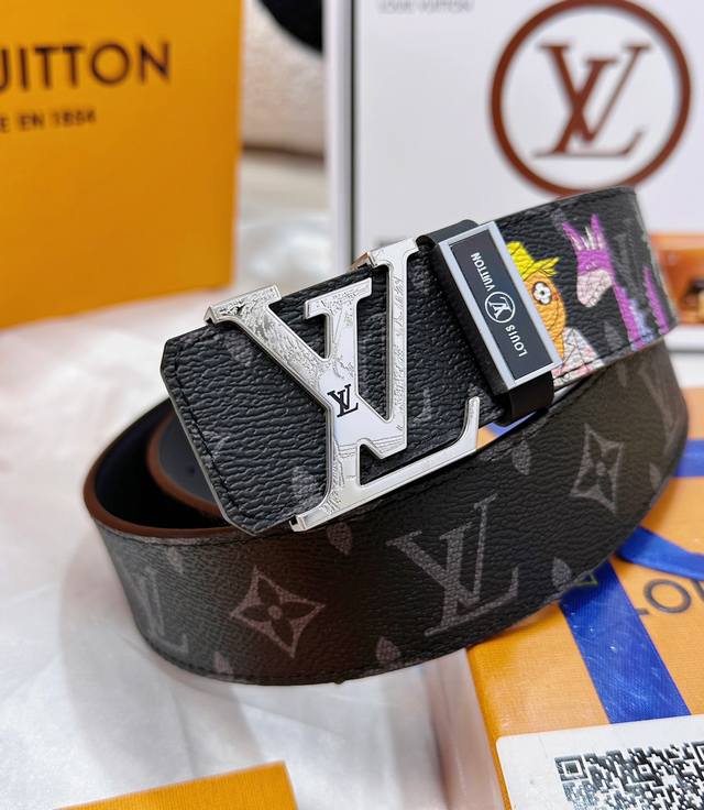 皮带：Lv..路易..威登顶级复刻. 腰带：原单品质百分百头层牛皮，保证真皮。雕花设计.真空电镀.永不掉色.24K纯钢扣头层牛皮.老花，格子，黑格，黑老花系列双