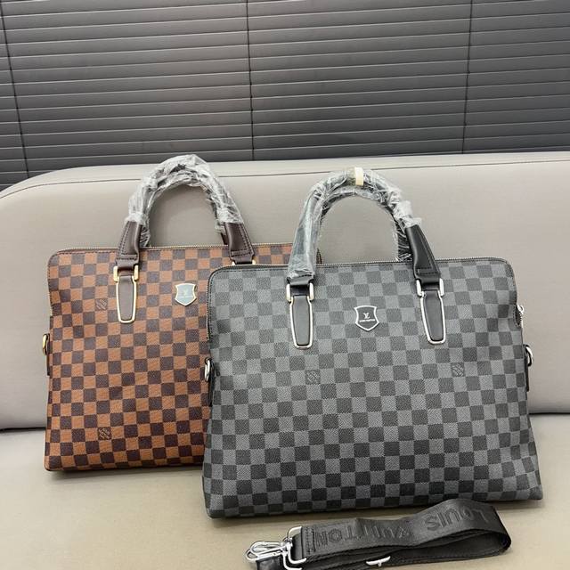 Louisvuitton 路易威登 双拉链男士公文包 电脑包 斜挎手提包 采用精湛镶嵌细工，经典百搭 实物拍摄 原厂原版面料 高端品质 配送防尘袋 38 X 2