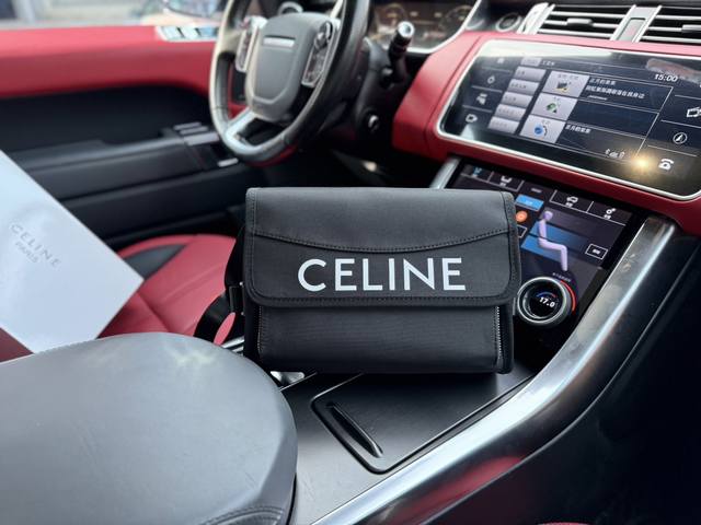 高端货 “Celine 塞林”单肩包 Celine赛琳 经典印花磁扣开合可调节肩带 织物锦纶 邮差包斜挎单肩包 小号 男款 黑色。进口原厂面料高清五金logo标