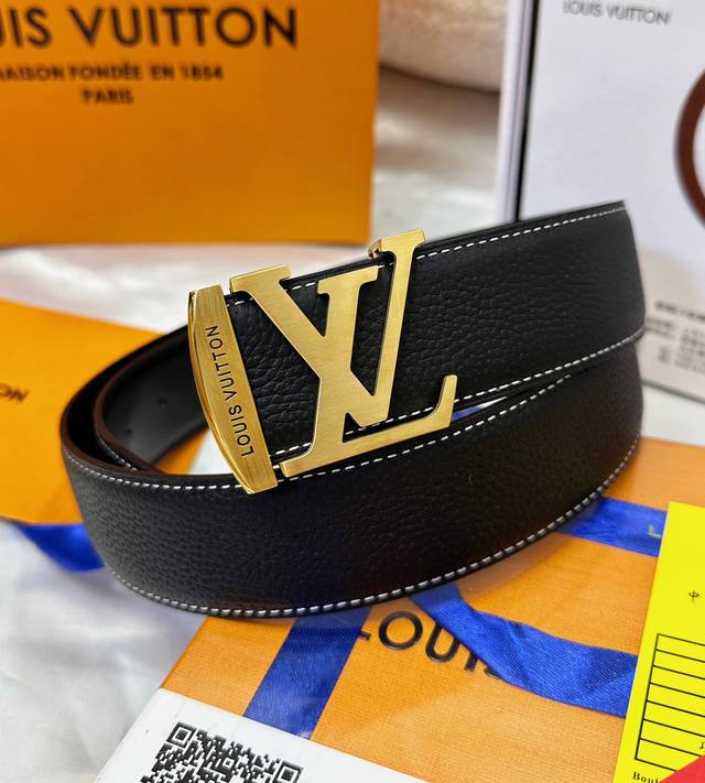 皮带：Lv..路易..威登顶级复刻. 腰带：原单品质百分百头层牛皮，保证真皮。哑面拼接双层设计.真空电镀.永不掉色.24K拉丝纯钢扣头层小牛皮纹路双面可用专柜同