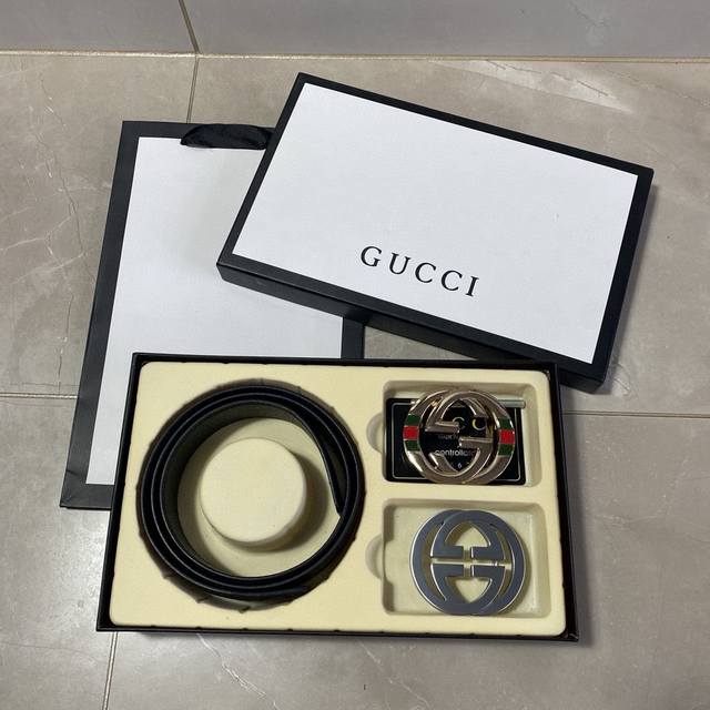 古驰gucci精品款 ☆双扣礼盒套装 含礼盒 专柜有售 Gucci专柜在售正品 此款采用头层牛皮制作 走线油边细致 正品开模 搭配广州原版扣经久耐用、3.8Cm