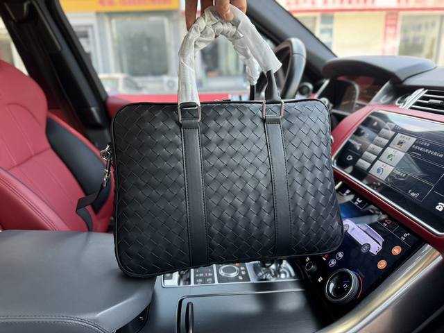 高端货 新款 “Bottega Veneta”Bv公文包进口原厂手工编织面料高清五金logo标志、专用里内里。顺滑拉链、边超平滑、做工精致每个细节到位！男人必备